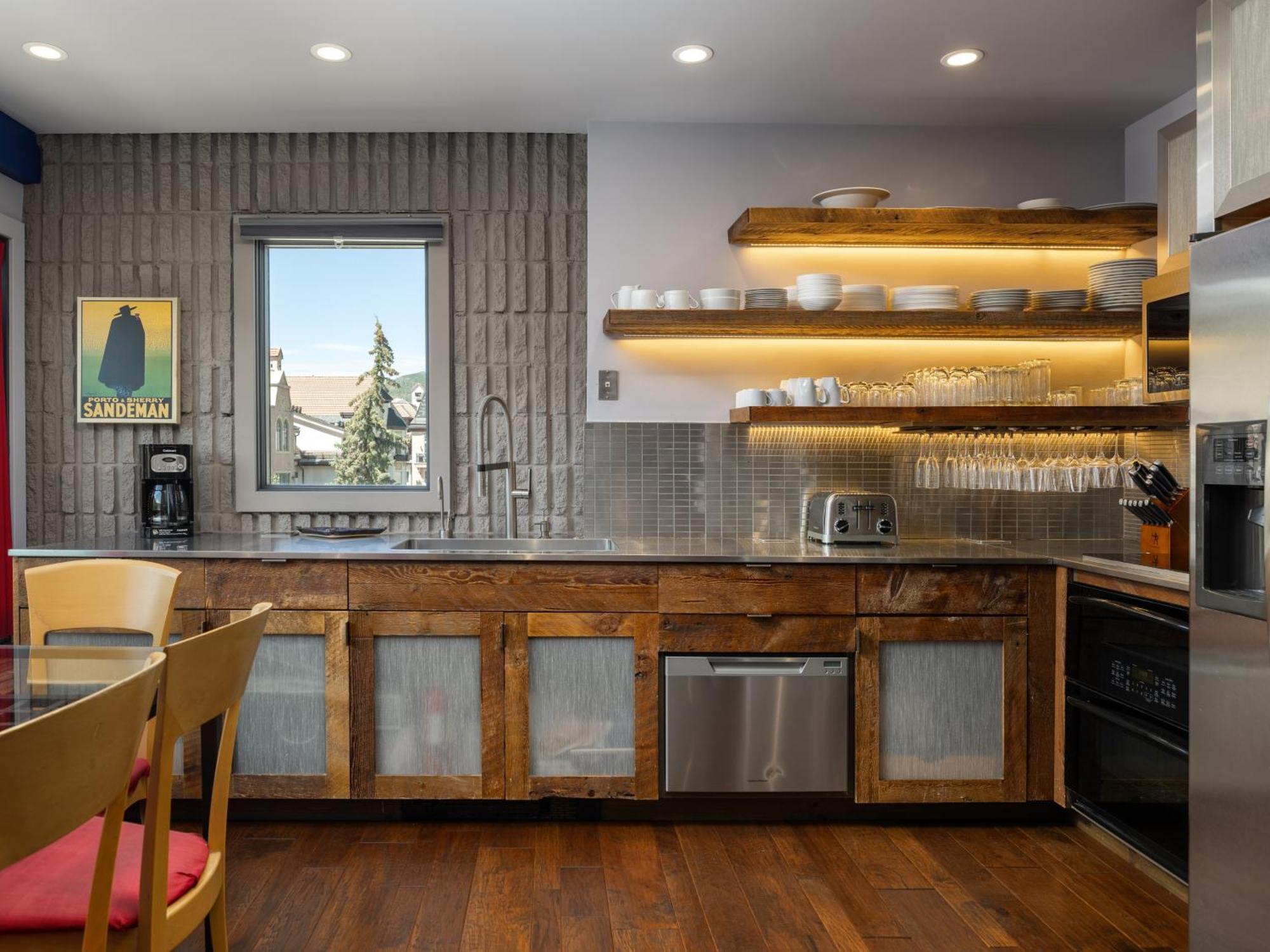 21 - Coraltree Collection Vail